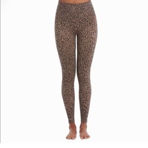 Spanx Look at Me Now Seamless Leggings Mini Leopard Print Size Large